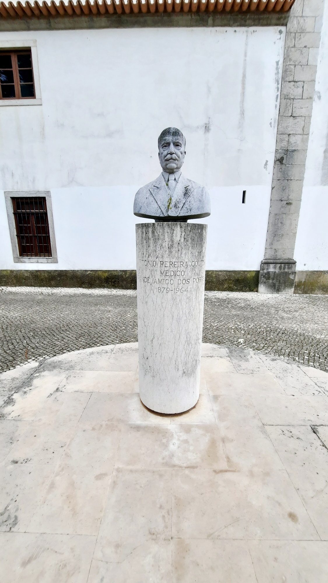 Antonio Pereira Coutinho's bust, Cascais - 02.jpg